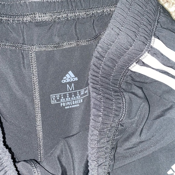 2 for $20 or 5 for $40
ADIDAS ATHLETIC SHORTS - MEDIUM - Picture 4 of 4
